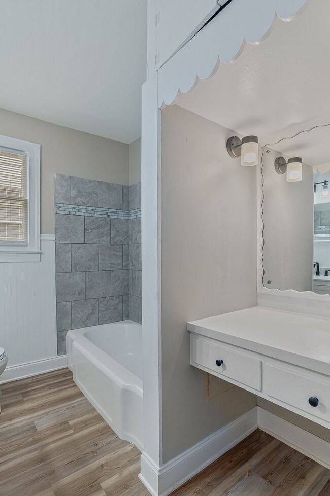 Building Photo - Highland Fully Remodeled 2 Bedroom Home