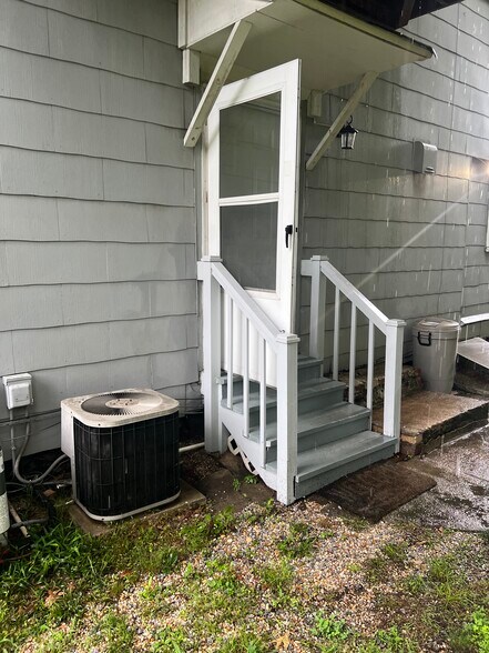 Building Photo - 2329 10th Ct S