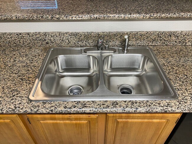 Building Photo - SW!! First floor unit with Balcony!! Gated!! Clubhouse!!  Community pool!! Spa!! Exercise Room!! ...