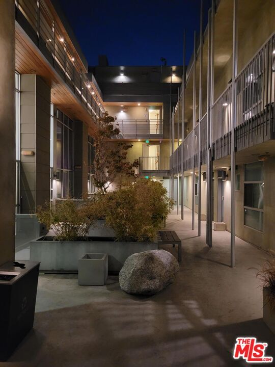 Building Photo - 5806 Waring Ave