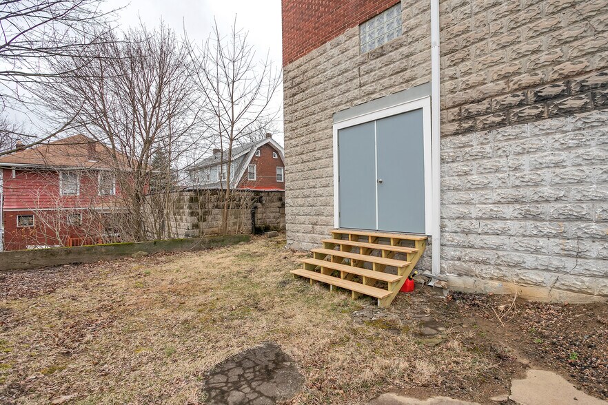 City-sized back yard - 203 Richbarn
