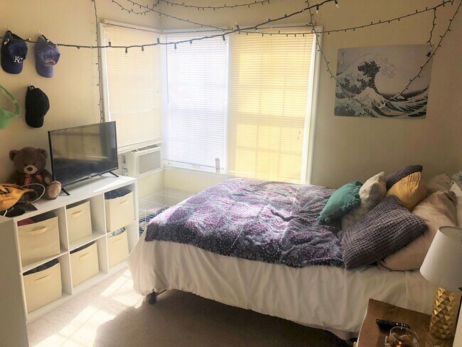 Building Photo - 731 Bluemont Ave