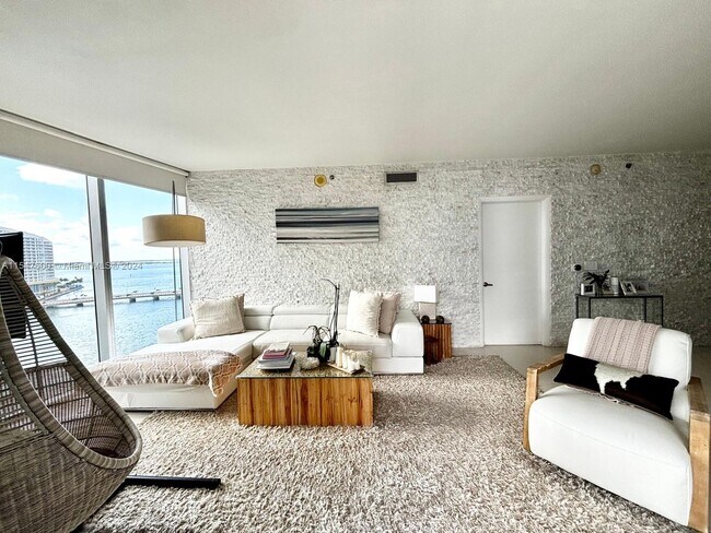 Primary Photo - 495 Brickell Ave
