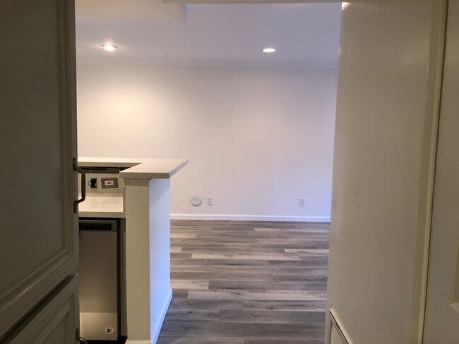 Building Photo - Amazing 1BD/1BA Condo in Prime Woodland Hi...