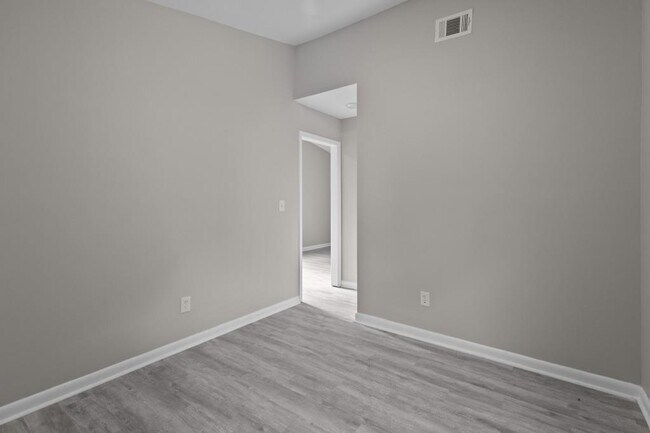 Building Photo - 1042 Mainstreet Lake Dr