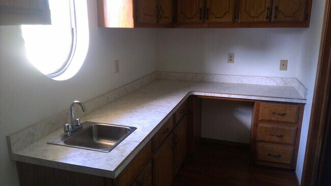 Building Photo - 3 car garage, corner lot, huge living with fireplace and covered patio in Moore School district