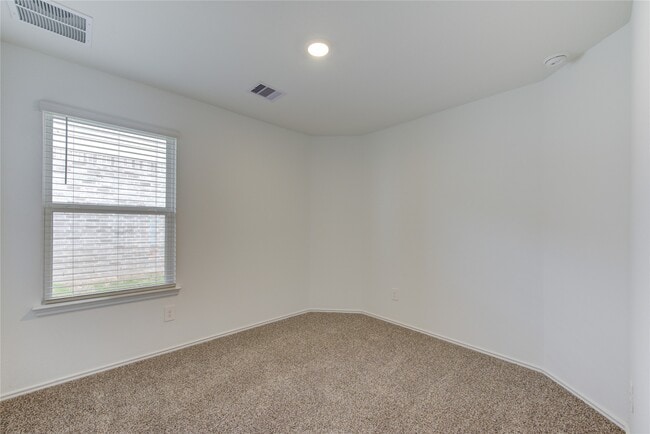 Building Photo - 24434 Elmwood Falls Dr