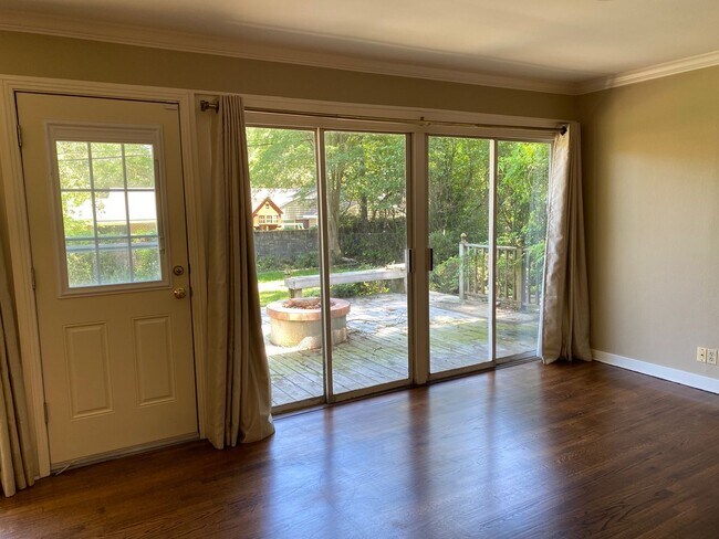 Building Photo - Beautiful 3/2 in South Highlands