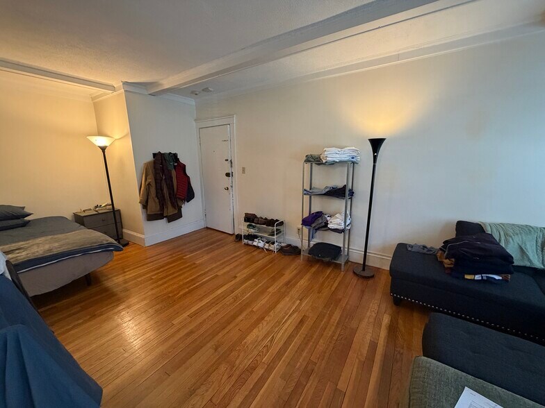 Building Photo - 124 Sutherland Rd