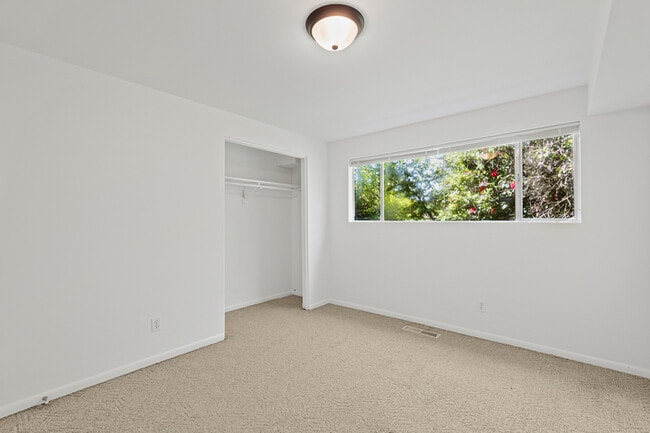 Building Photo - 5044 Sand Point Way NE