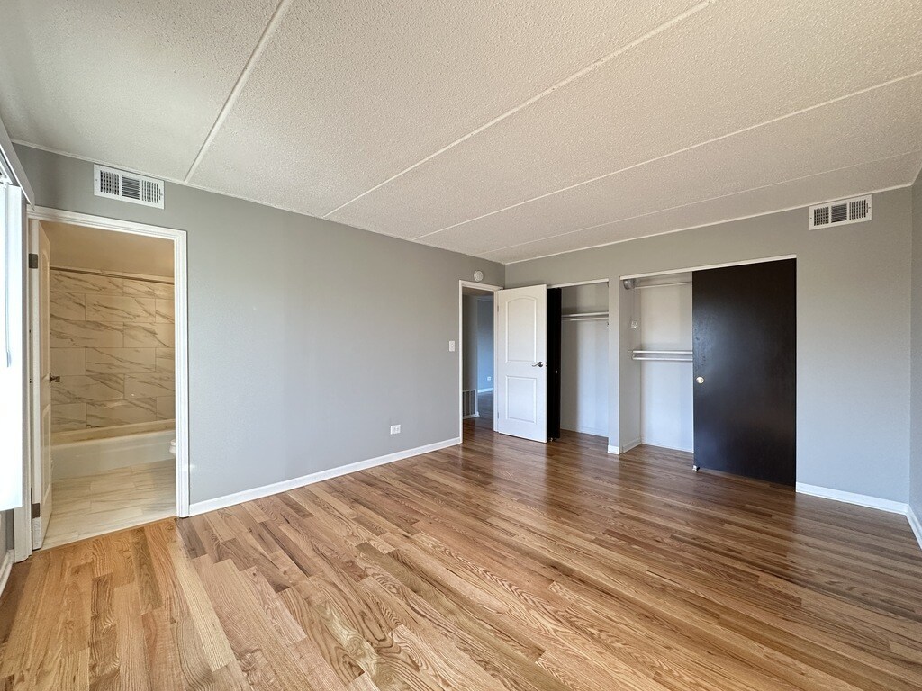 Building Photo - 525 N Quentin Rd