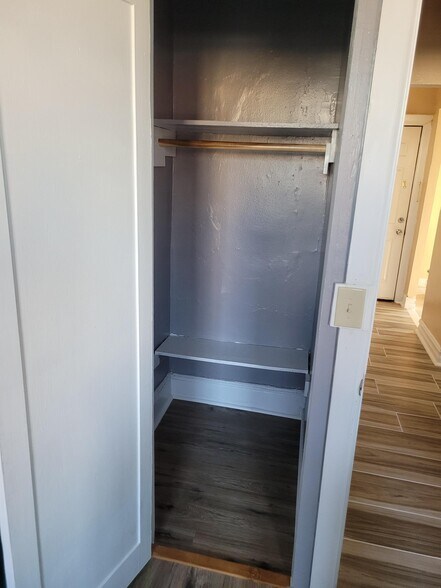 Closet 1 of 3 - 151 E 95th St