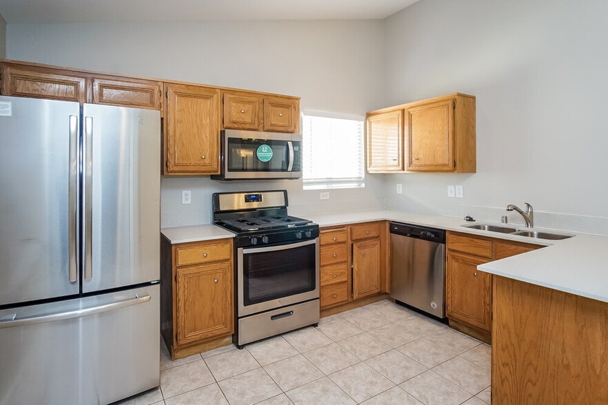 Building Photo - 3744 Blue Dawn Dr