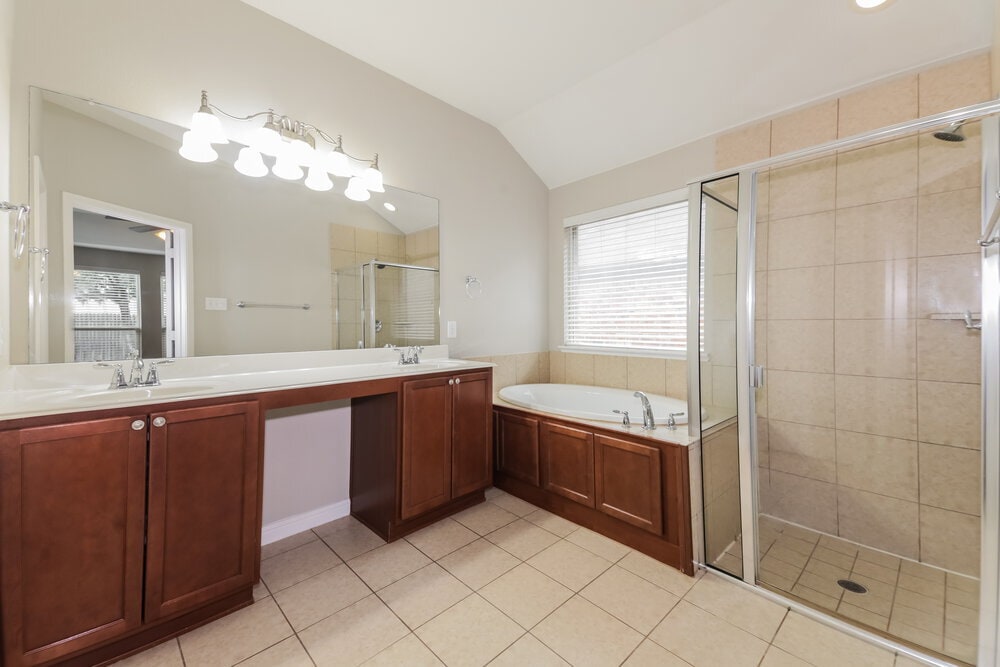 Building Photo - 1404 Nightingale Dr