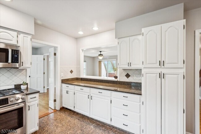 Building Photo - 119 Braidburn Rd