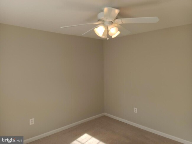 Building Photo - 345 Silver Ridge Dr