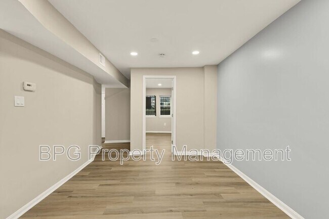 Building Photo - 1033 5th St NE