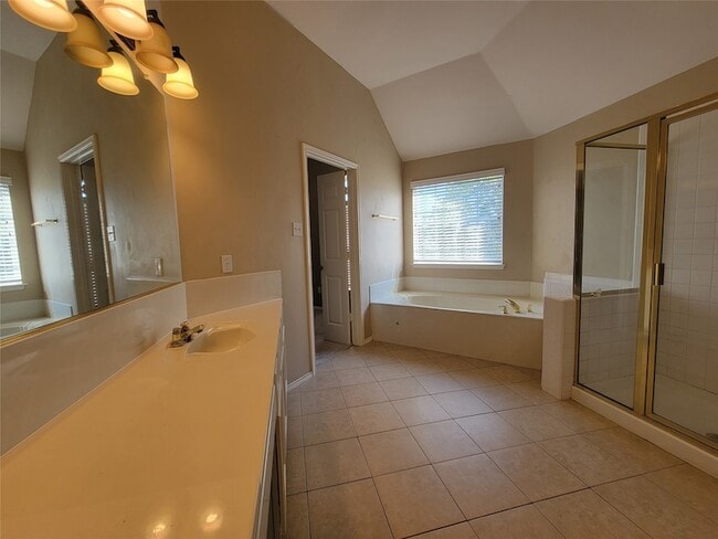 Building Photo - 7020 Goldenrod Dr