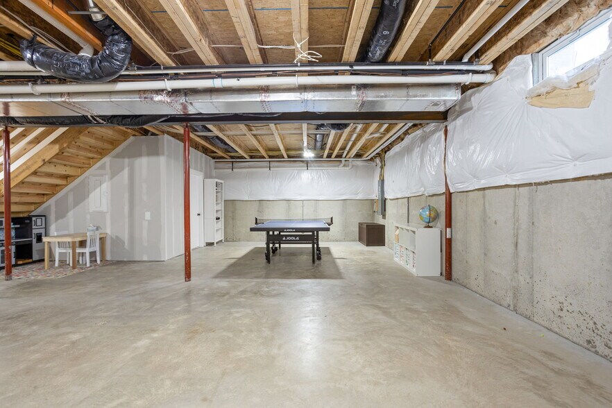 Building Photo - 1265 Sussex Ct