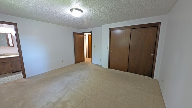 Building Photo - One level home with lots of character in H...