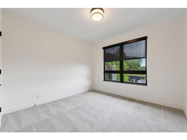 Building Photo - 222 Ferndale Rd S