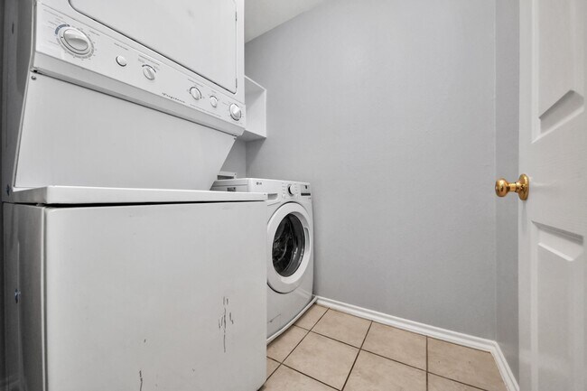 Building Photo - 16526 Cairngrove Ln