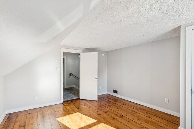 Building Photo - 140-142 Sawyer St