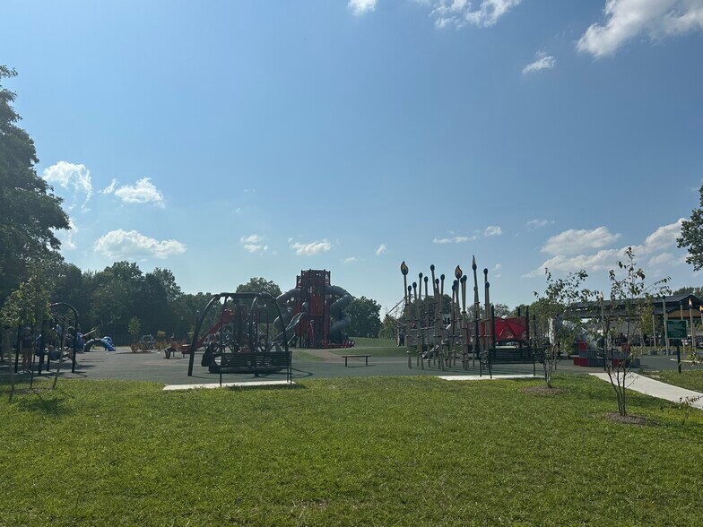 1 minute walk to Blue Tip Park - 245 Mills St