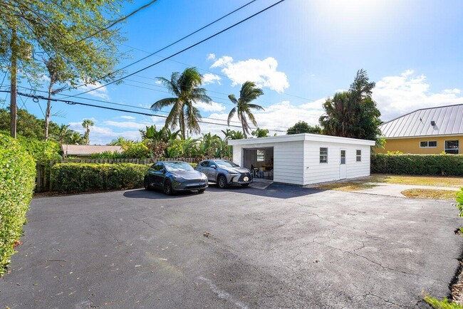 Building Photo - 908 Prosperity Farms Rd
