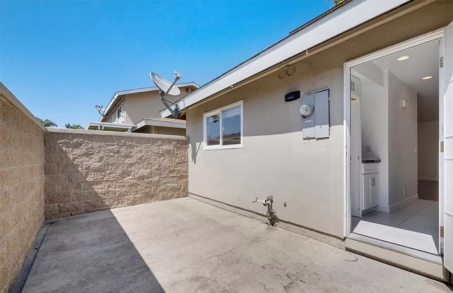 Building Photo - 19860 Claremont Ln