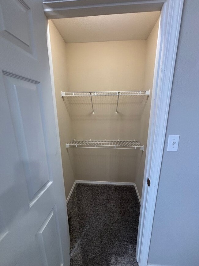 Building Photo - 423 Larkway