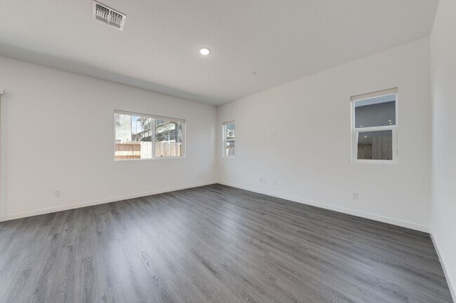 Building Photo - New 4 Bedroom Home with Next Gen Suite + S...