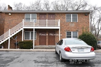 Building Photo - 635 Kyle St