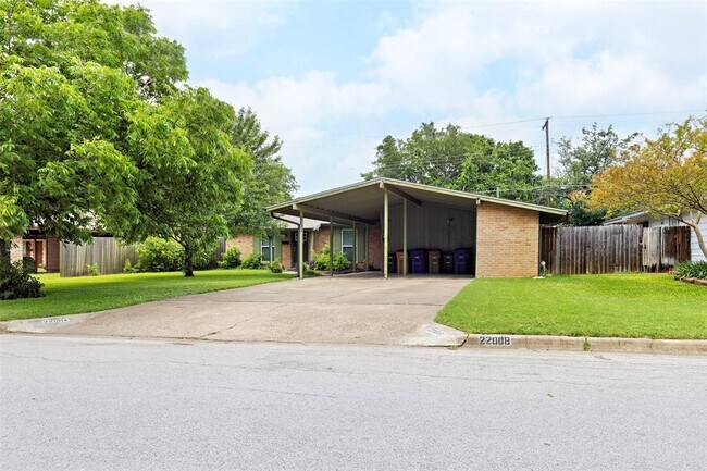 Building Photo - 2200 Lanier Dr