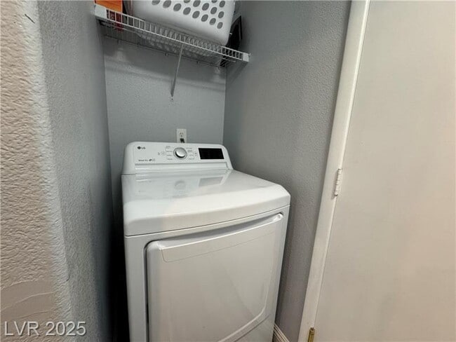 Building Photo - 9253 Valley Ranch Ave