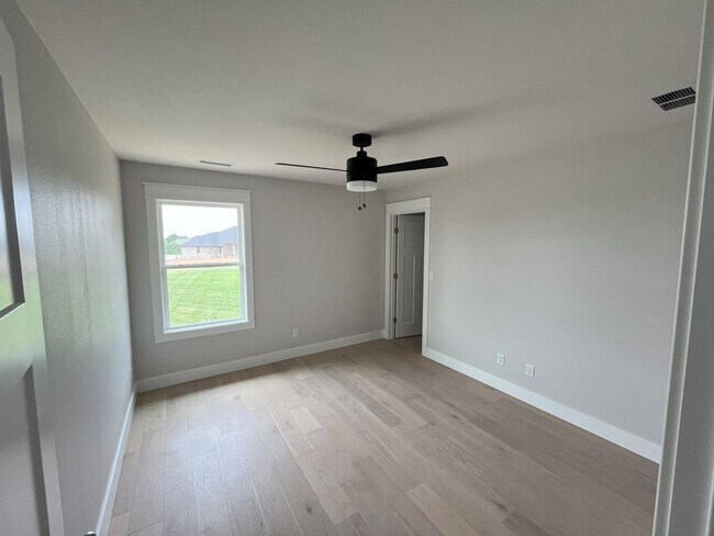 Building Photo - Beautiful BRAND-NEW 4 bedroom, 2 bath home...