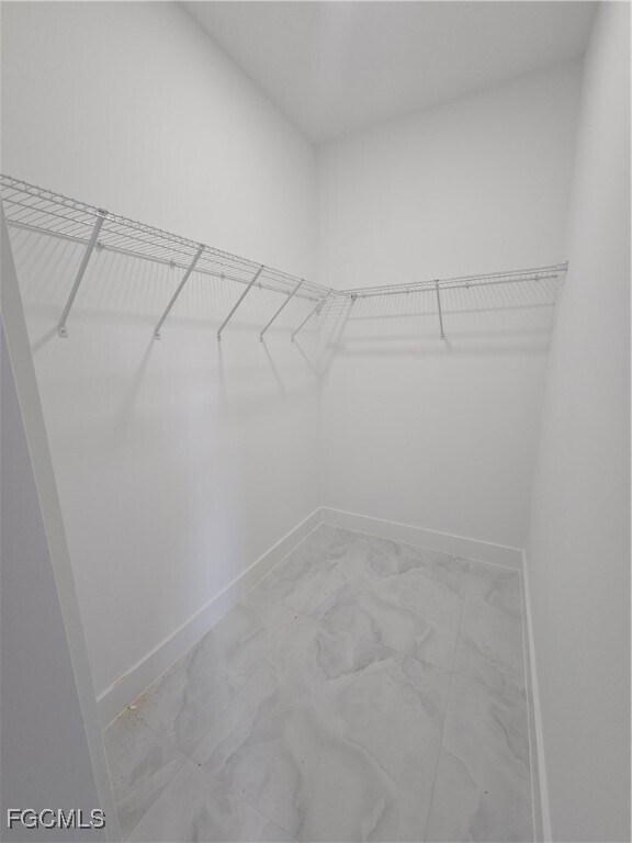 Building Photo - 483 Linden Ave S