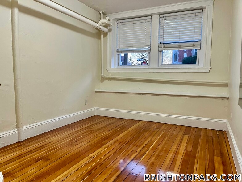 Building Photo - 7 Mt Hood Rd