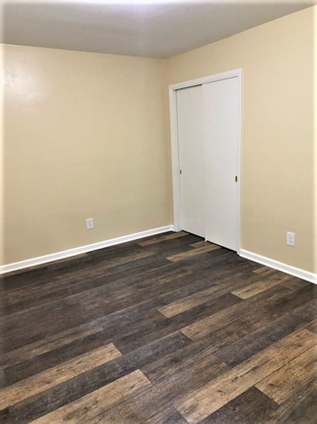 Building Photo - Move In Special!! 1/2 Off First Month's Re...