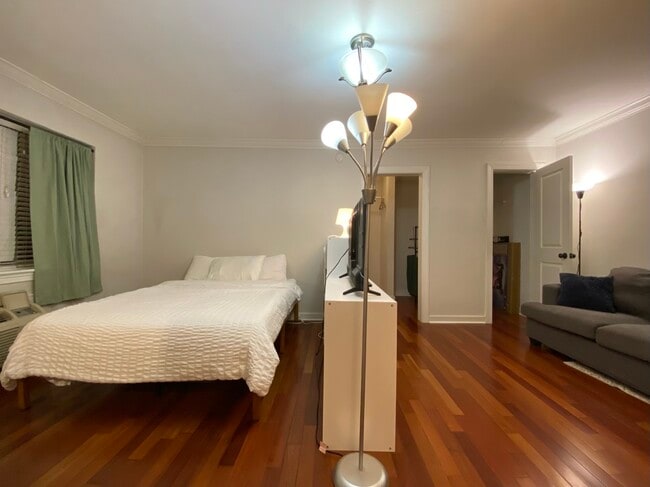 Building Photo - 820 B S Washington St