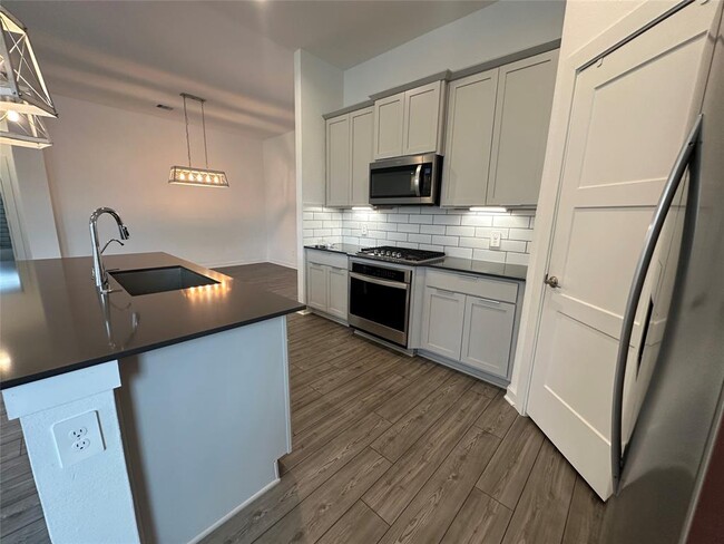 Building Photo - 14007 Vly Crk Ct