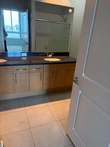 Building Photo - 300 S Australian Ave