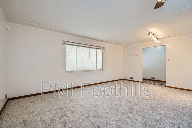 Building Photo - 275 Garnet St