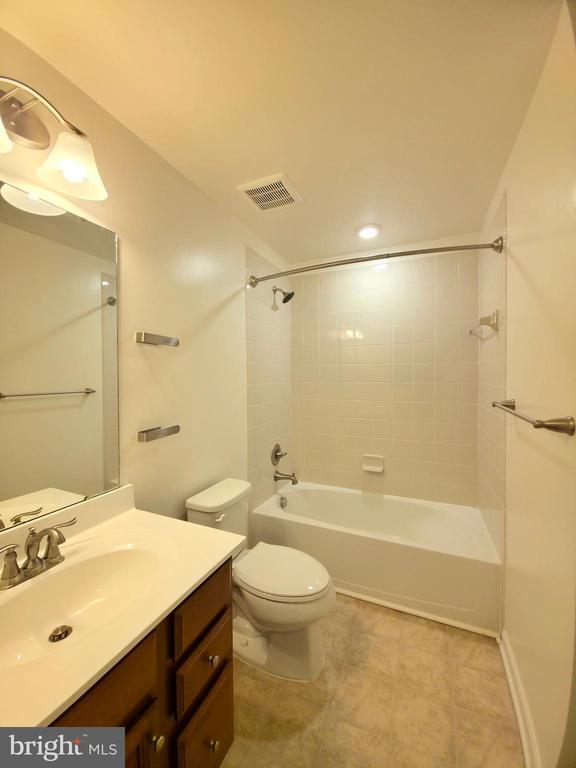 Building Photo - 5323 Smith's Cv Ln