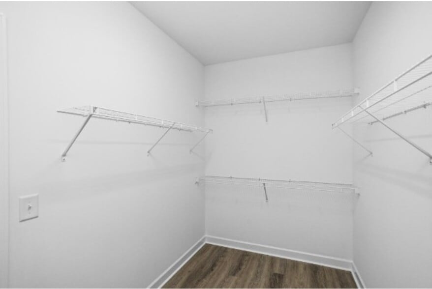 Building Photo - 5021 Salient Dr