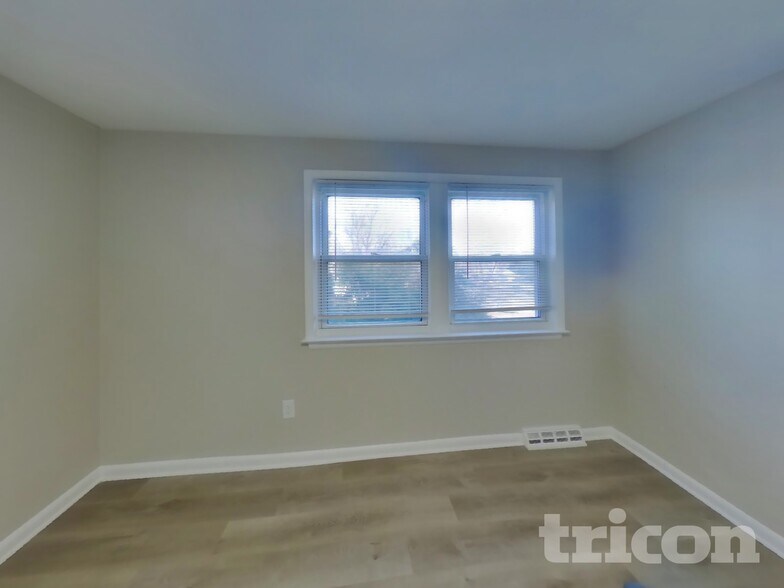 Building Photo - 906 Township Line Rd