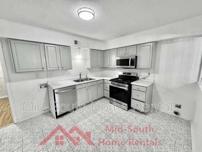 Building Photo - 1185 Deer Trail Ln