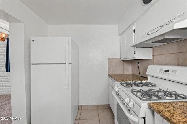 Building Photo - 5702 E Camelback Rd