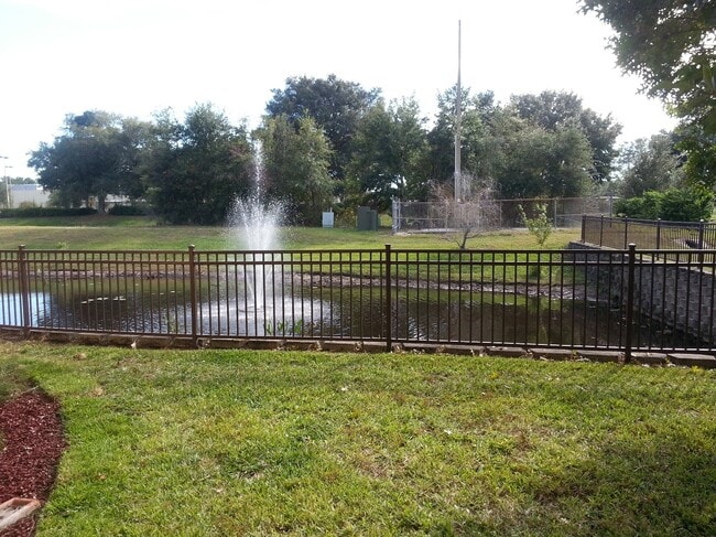 Building Photo - 2/2-East Orlando/Waterford Lakes Condo