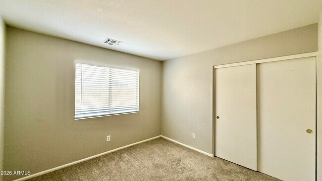 Building Photo - 1045 E Nardini St